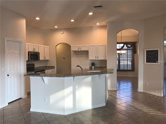 5th image of 3224 Parkwood Ct