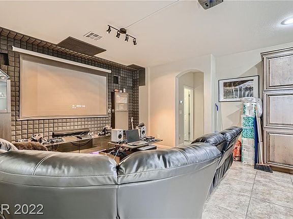 3rd image of 6910 Castle Mountain Ave