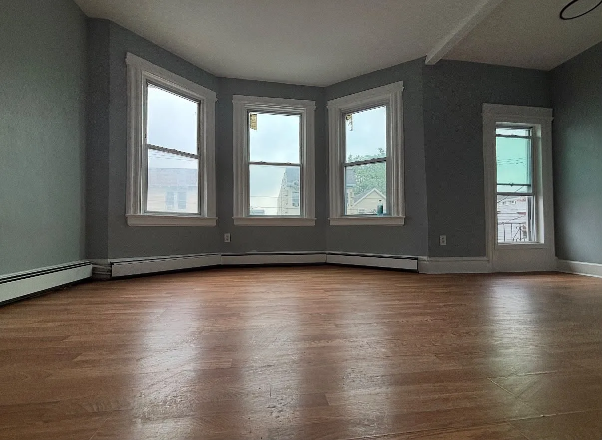 3 bed, $2,100 — Photo 4