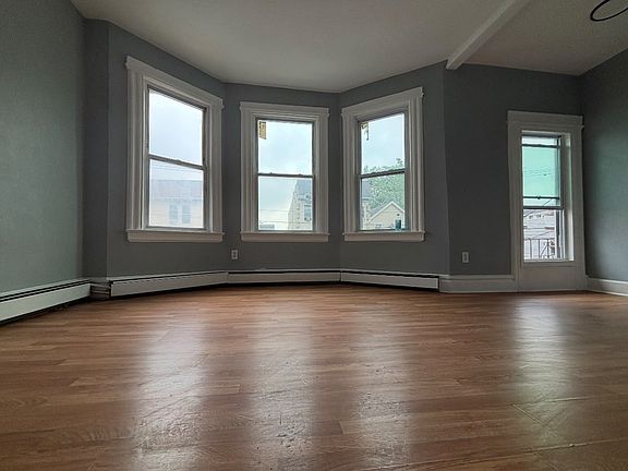 4th image of 648 Grove St #2A