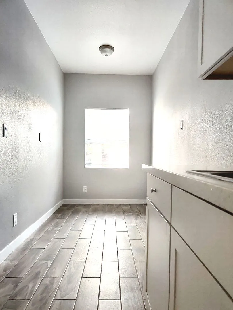 901 N Arrowhead — Photo 1