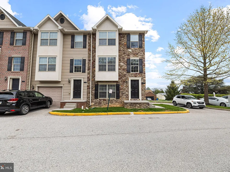 24 Shady Tree Ct