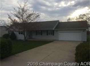 102 Colonial Dr, Onarga, IL 60955