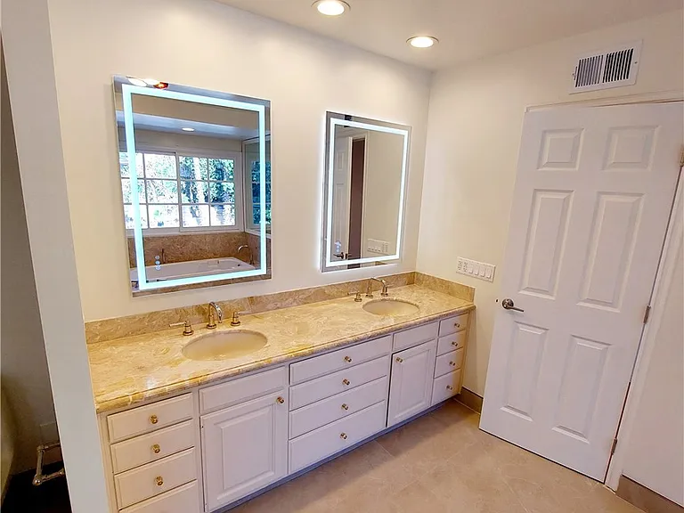 16545 Park Lane Cir — Photo 26