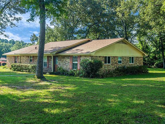 2nd image of 1016 Creekwood Ln