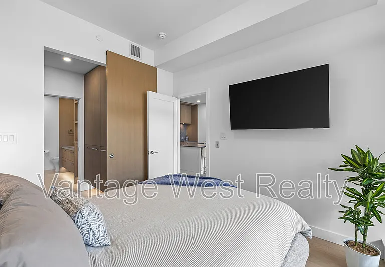 3389 Lakeshore Rd #210 — Photo 22