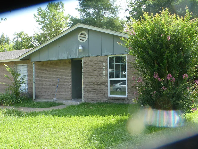1302 Yukon Dr — Photo 1