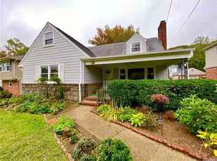 23 Andrew Pl, Locust Valley, NY 11560