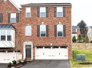 206 Noble Woods Dr, Coraopolis, PA 15108