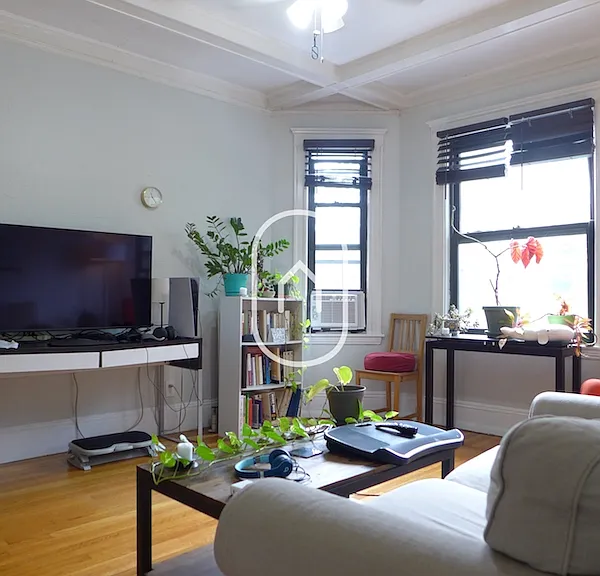 141 Sutherland Rd #1 — Photo 4