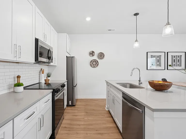 Hamlet Falling Creek - Homes & Townhomes for Rent — Photo 9