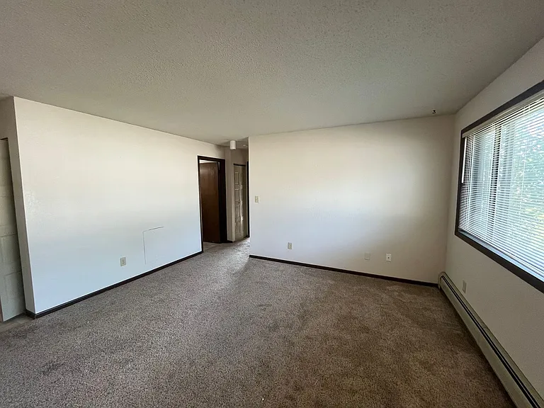 Summerview - 415 E Luverne St — Photo 4