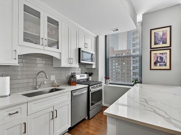 4th image of 208 W Washington St APT 1605