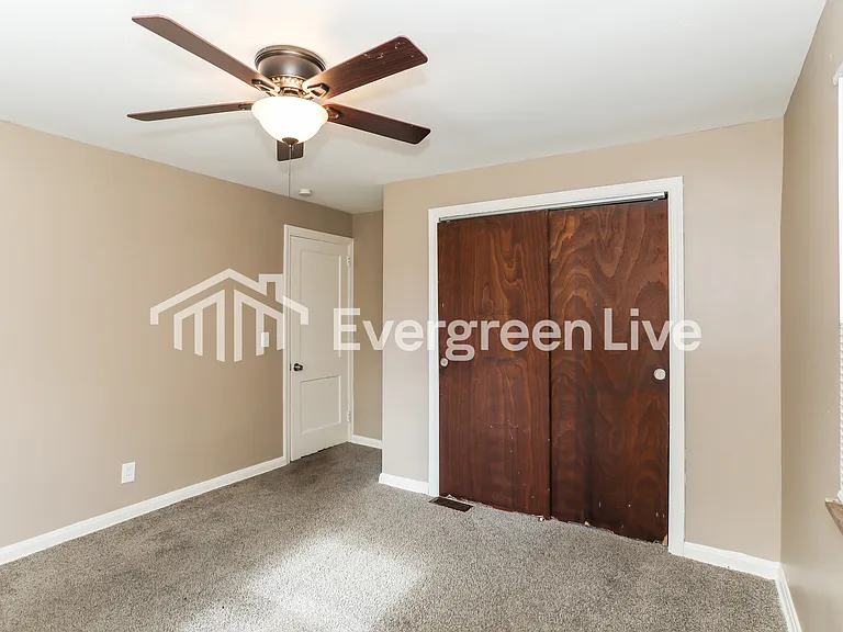 4047 Washington Ave — Photo 11