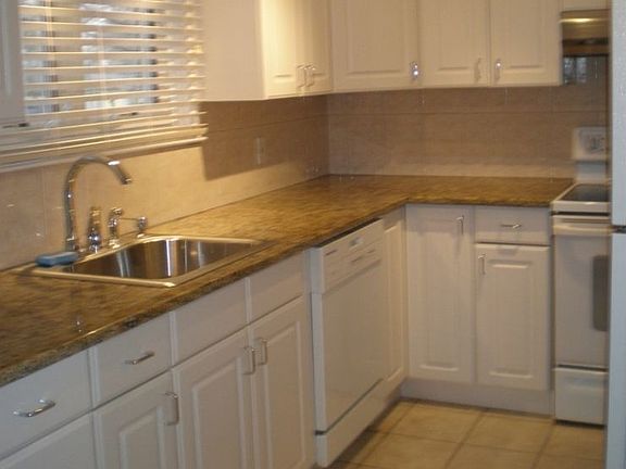 2nd image of 10 Cornwall Ln