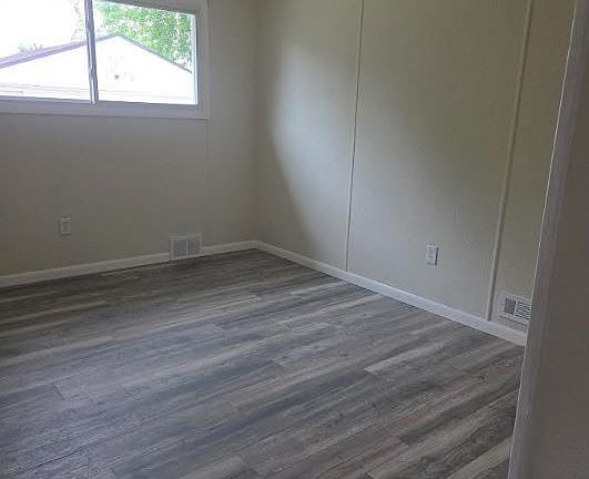 4th image of 15524 Fayette Blvd