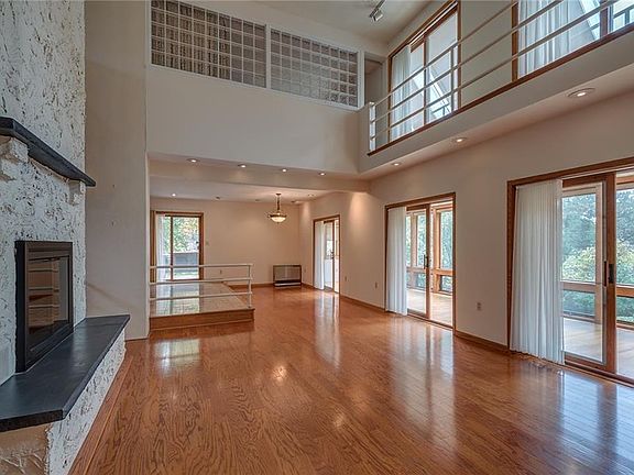 4th image of 106 Woodside Dr