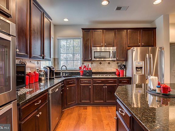 5th image of 1412 Preserve Ln