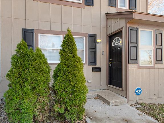 3rd image of 10912 McKinley Ave