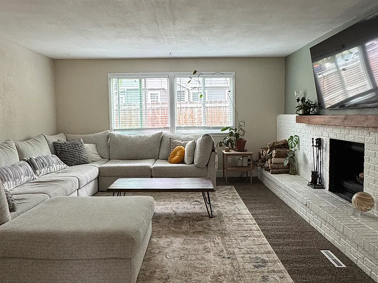 308 Charlotte St — Photo 3
