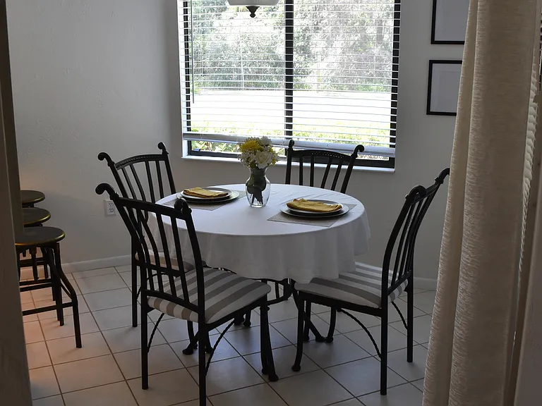 kitchen eating area