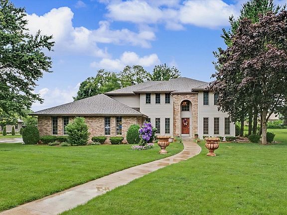 2nd image of 402 Holly Ridge Ct