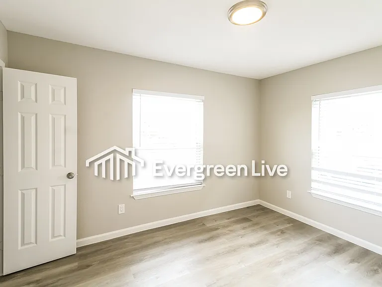 616 Center St — Photo 6