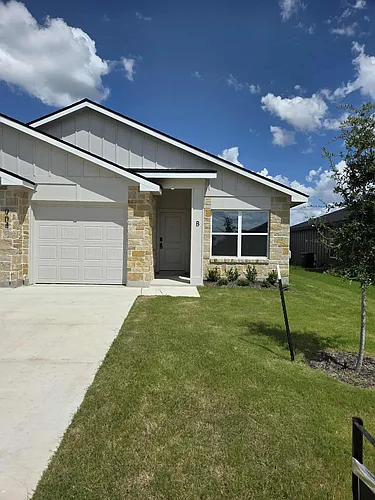 904 Cherry Laurel Ln #B Photo 1