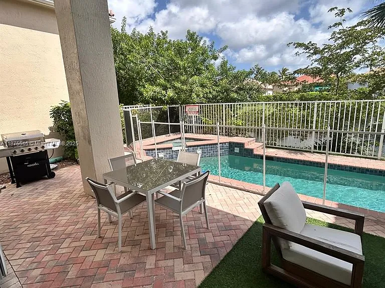 7030 Islegrove Pl — Photo 7