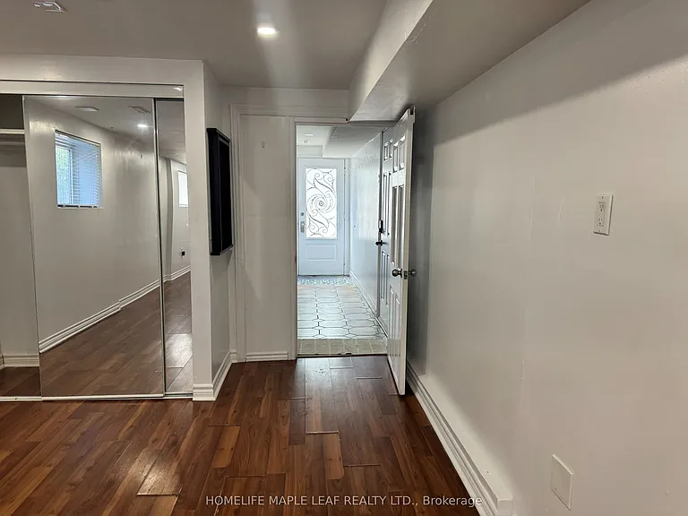 8 Montrose Pl — Photo 13