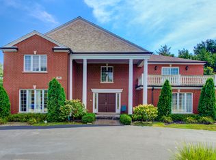 46 Hamilton Ln, Oak Brook, IL 60523