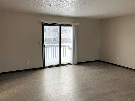 4th image of 407 5th St E APT 1