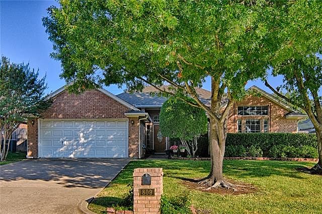 1st image of 809 Auburndale Dr