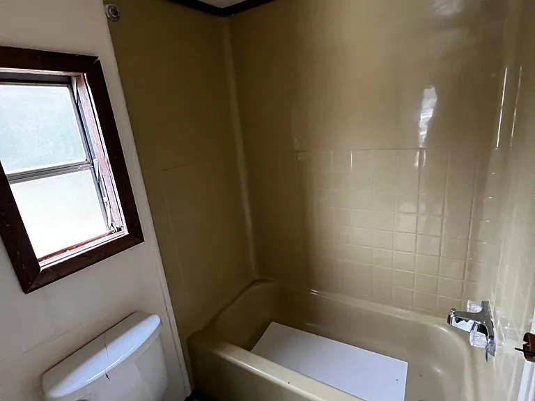 100 Gloria Ln — Photo 4