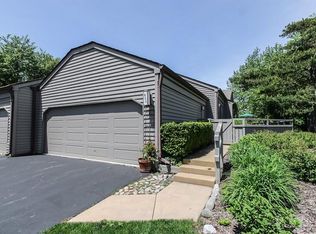 650 Shoreline Rd, Lake Barrington, IL 60010