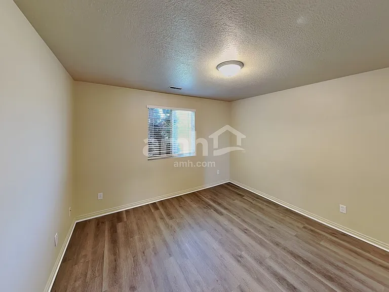 420 N Madison Ave — Photo 17
