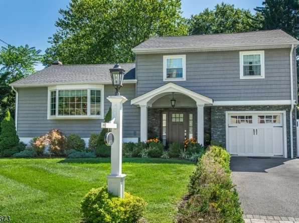 11 Martha Rd, Roseland Boro, NJ 07068
