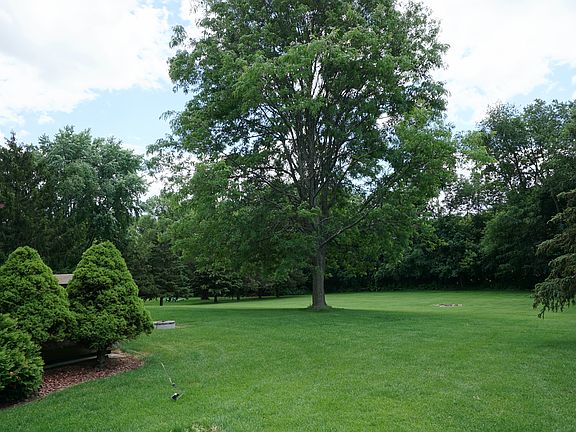 2nd image of S44W22293 Sunridge Dr