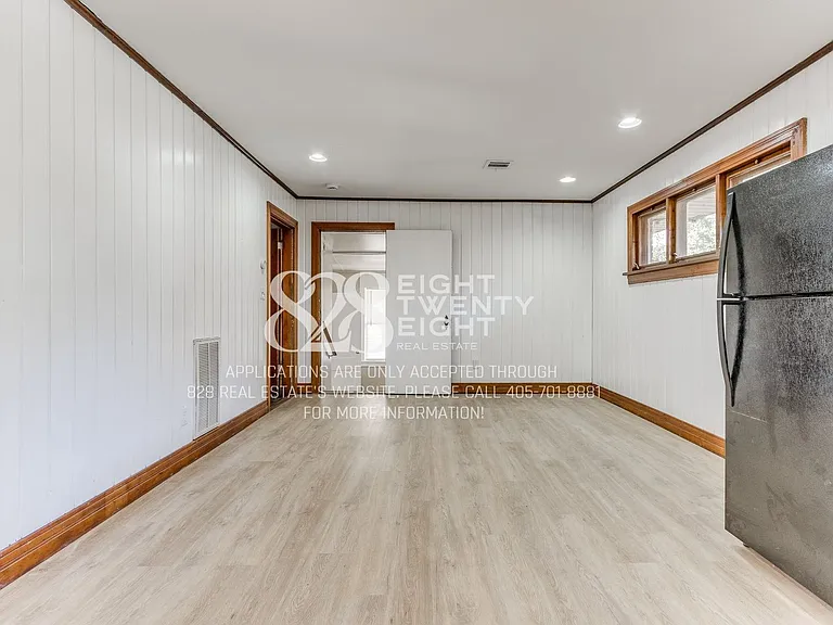 241 Emelyn St — Photo 29