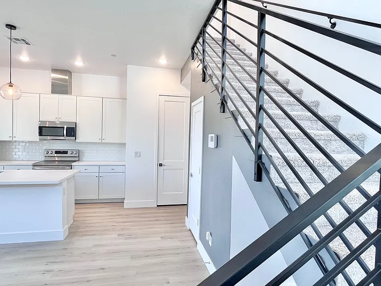 1247 E Colter St #11 — Photo 22