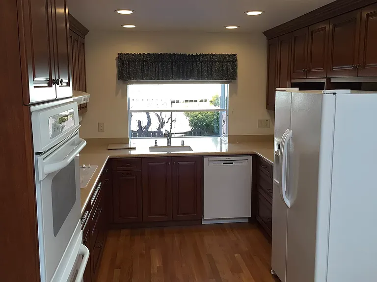 823 Helena Dr — Photo 3