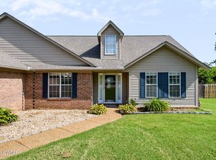 27 Augusta Dr, Humboldt, TN 38343