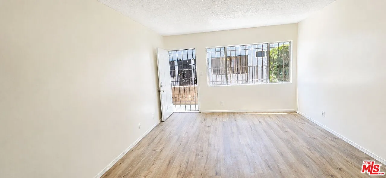 1 bed, 1.0 bath, $2,000 — Photo 2