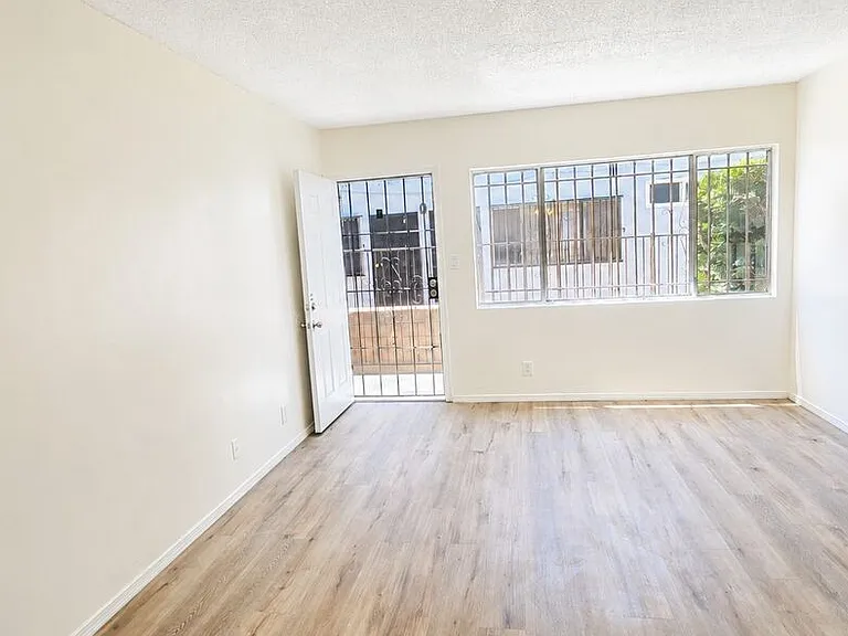 2630 S La Salle Ave #1 — Photo 2