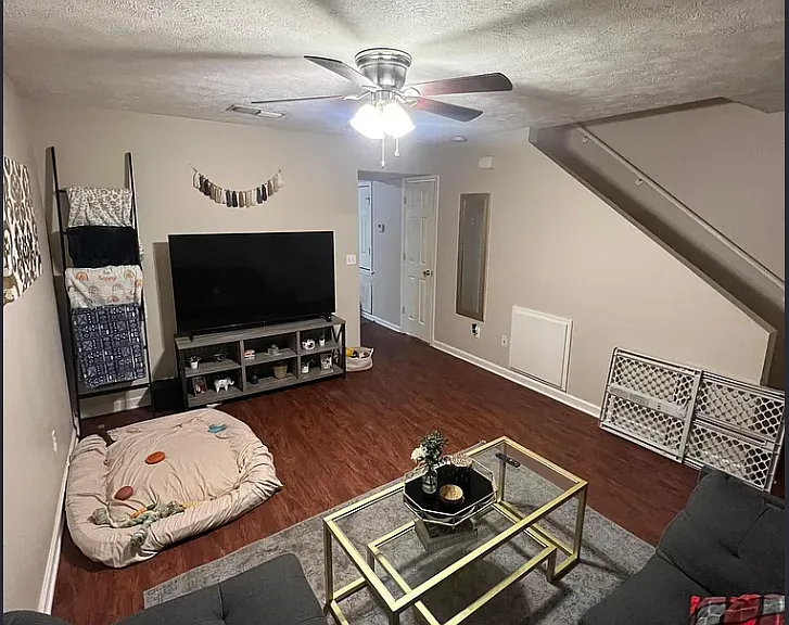 904 N Montgomery St #16 — Photo 12
