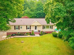 6 Daisy Ln, Poughkeepsie, NY 12603