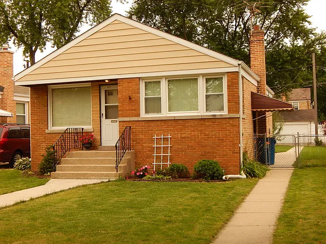 3021 Hawthorne St photo 1
