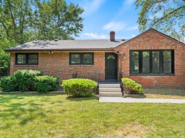 1905 Norfolk St, Windsor, ON N9E 1H6