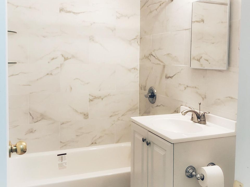 1st image of 4016 E Tremont Ave #1