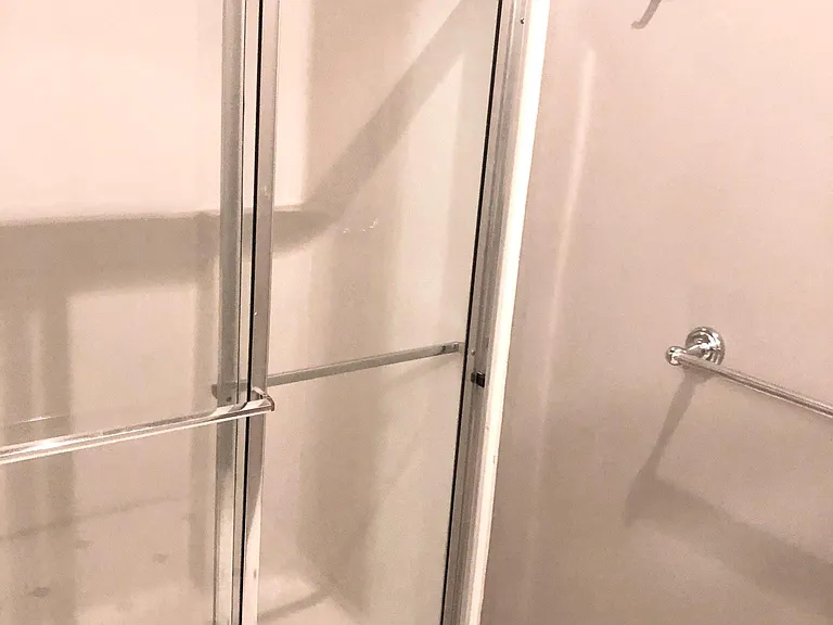 Spacious Master Bathroom w Vaulted Ceiling- Soaking Tub, Spacious Shower, Dual Vanity, Separate Commode, Linen Closet